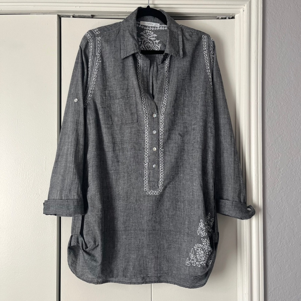 Subtle Luxury Embroidered Tunic Top Roll Tab Sleeve Gray Boho‎ XS/S